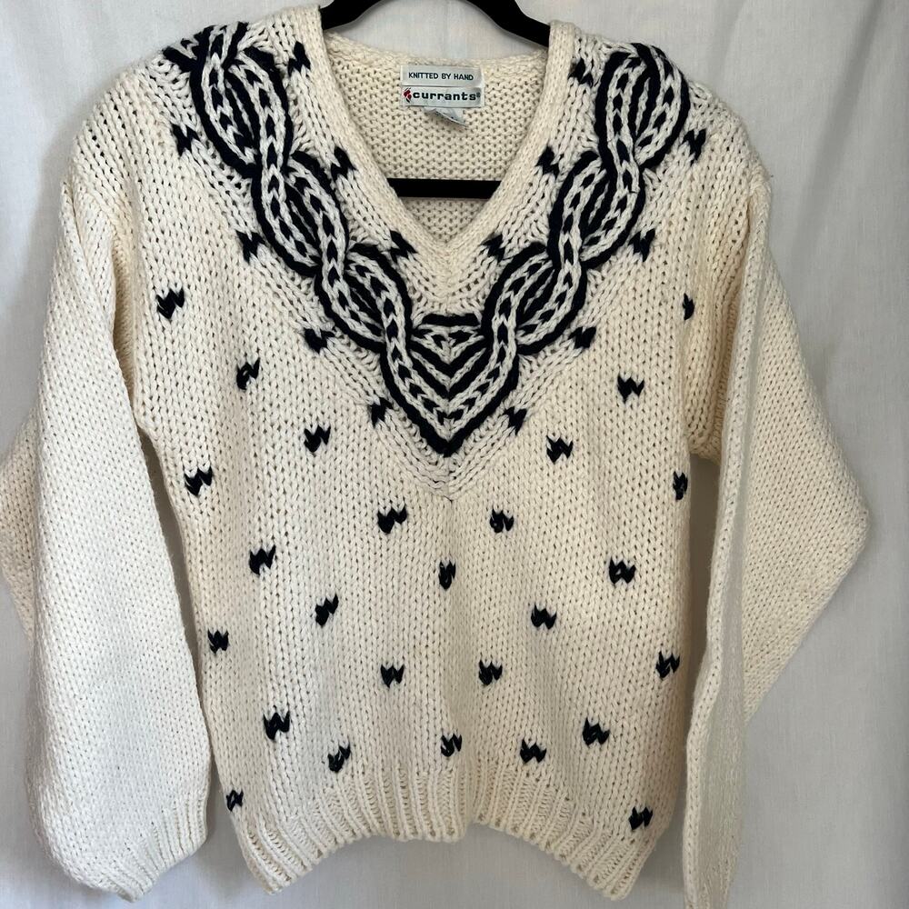 Currants Knitted by hand knit sweater women’s size Small white blue preppy VTG